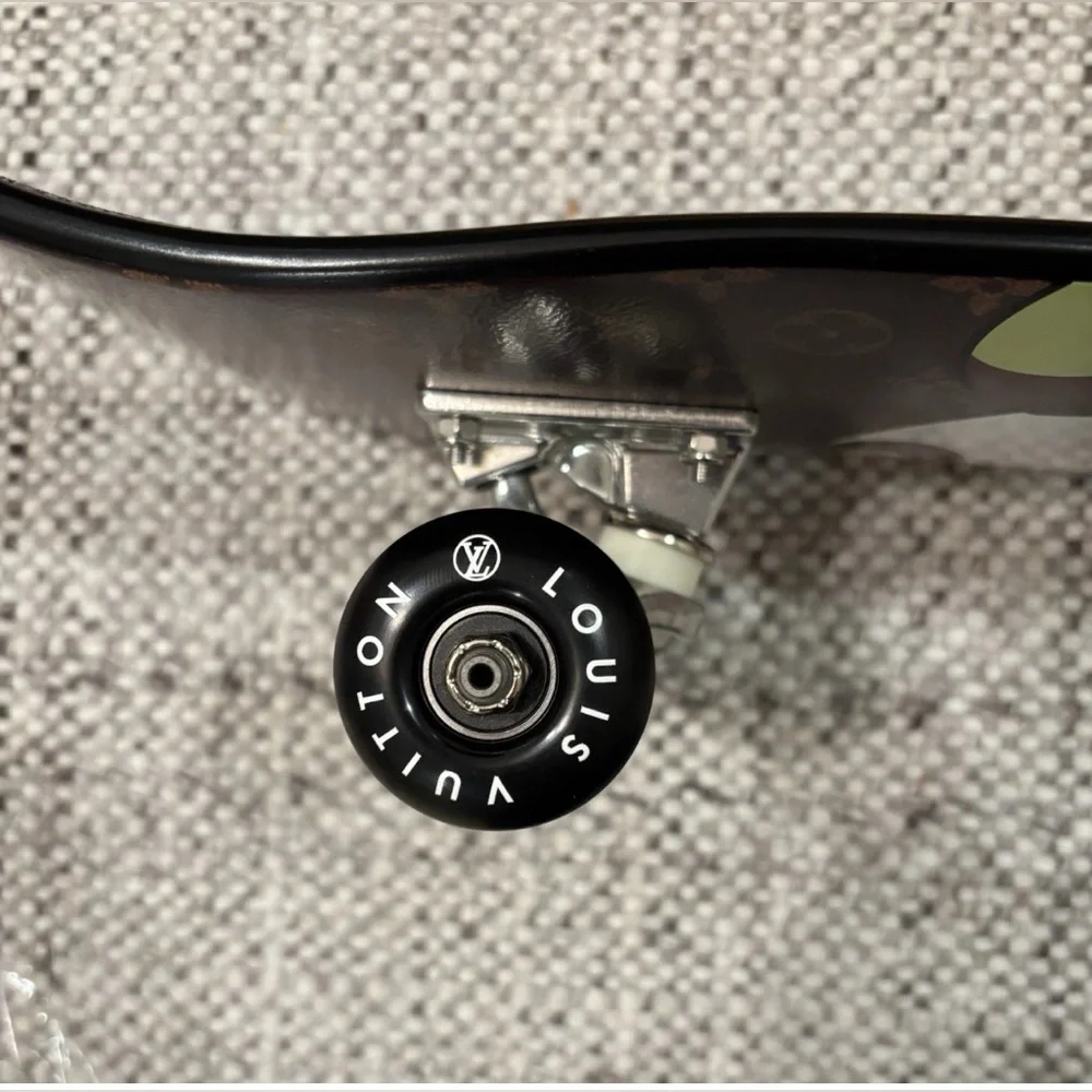 ***SOLD*** Louis Vuitton X Murakami 2025 SuperFlat Skateboard- NIB - Picture 5 of 8